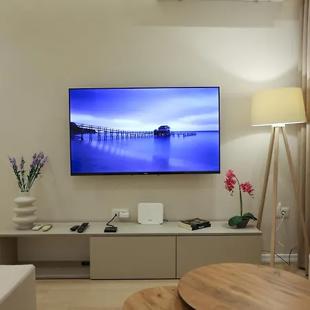 Smiley Vollga Promenade 1bdr Apartment