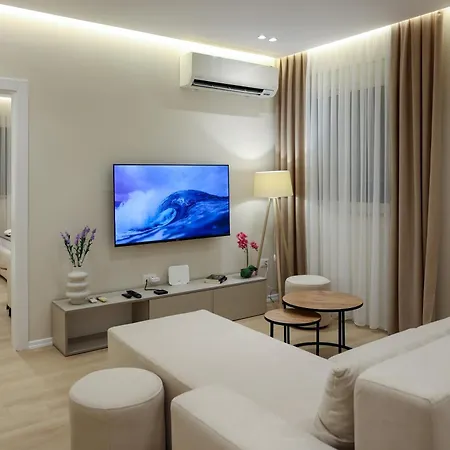 Smiley Vollga Promenade 1bdr Apartment