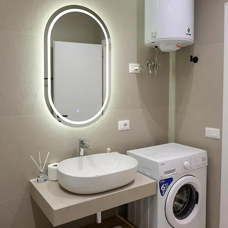 Smiley Vollga Promenade 1bdr Apartment Durres
