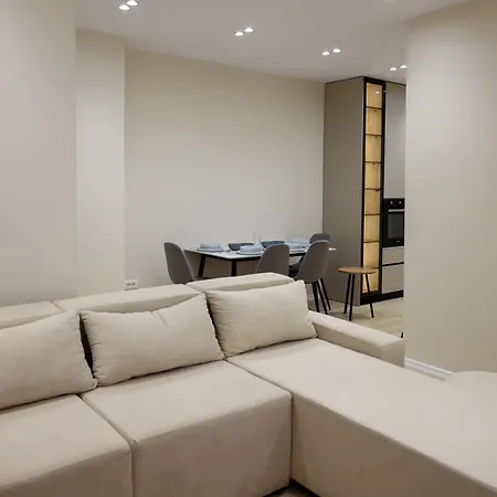 Smiley Vollga Promenade 1bdr Apartment